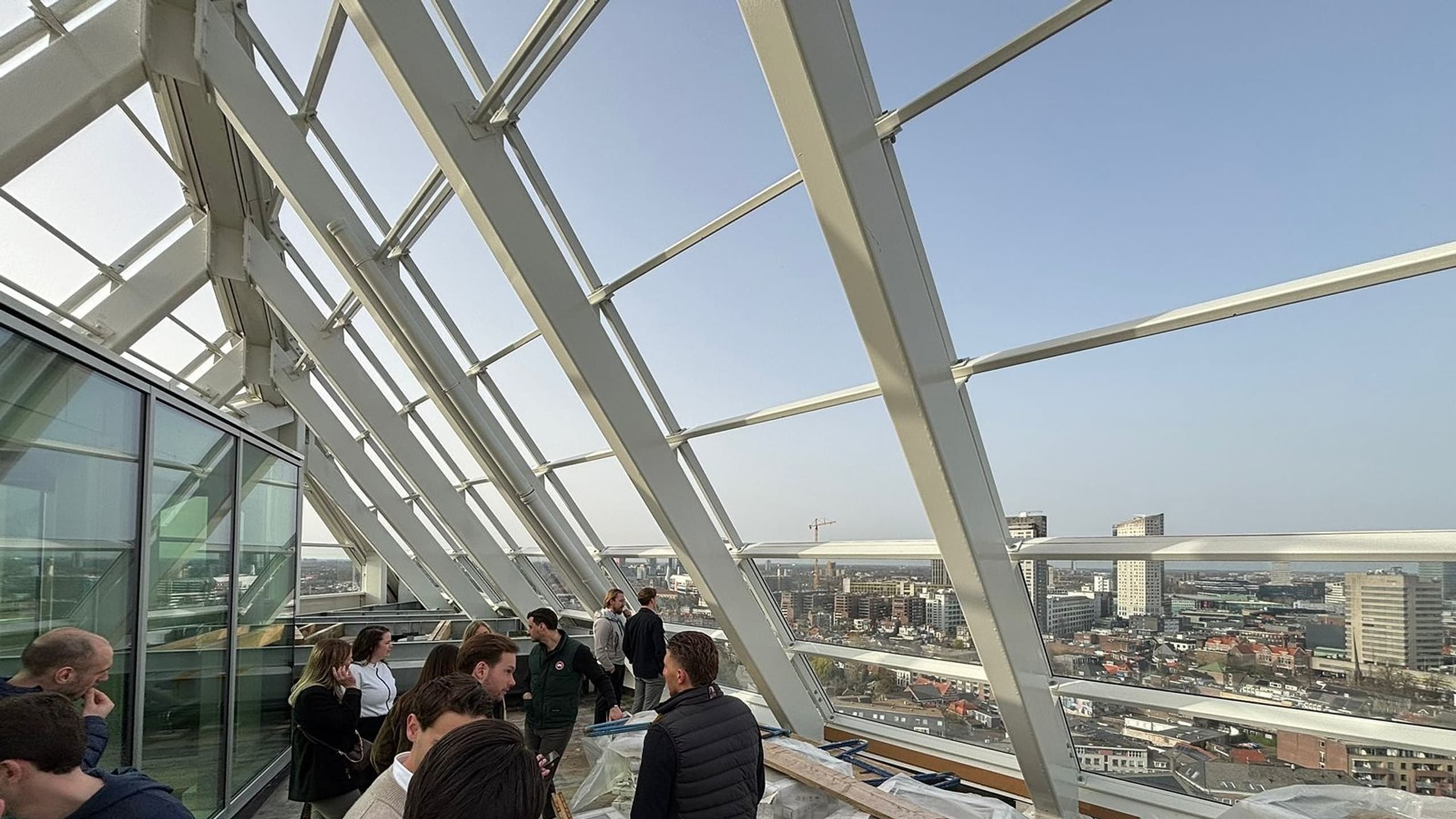 Vastgoed Verbond Brainport deelnemers met uitzicht over Eindhoven, project Nieuw Bergen